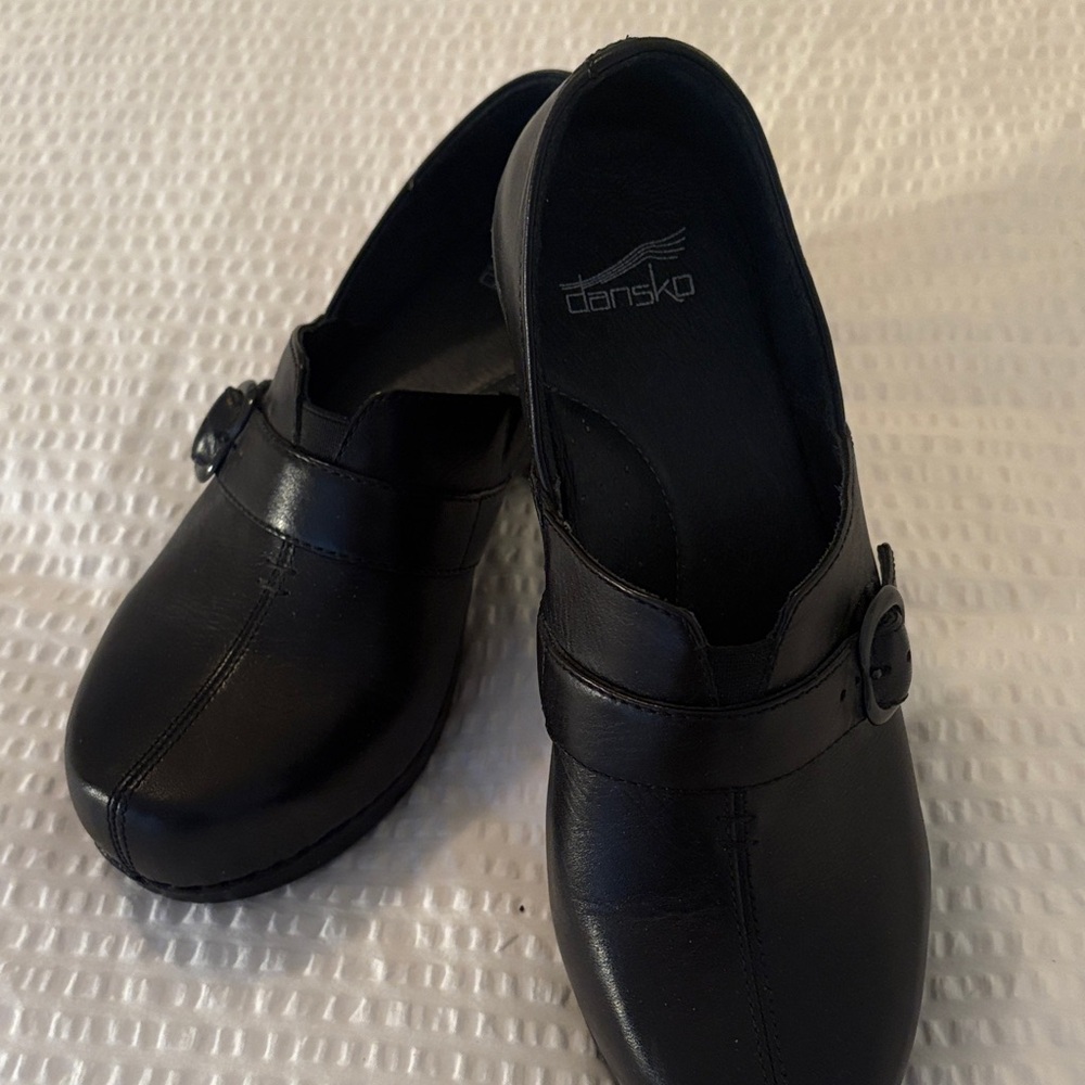 Dansko Women's Black Leather Mules
